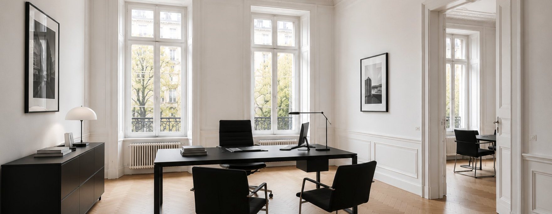 Heller Raum der Kanzlei in einem Frankfurter Altbau
