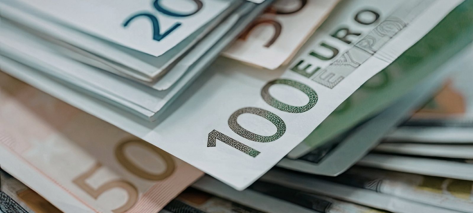 Symbolbild: Euro-Banknoten - Zahlungsverkehr